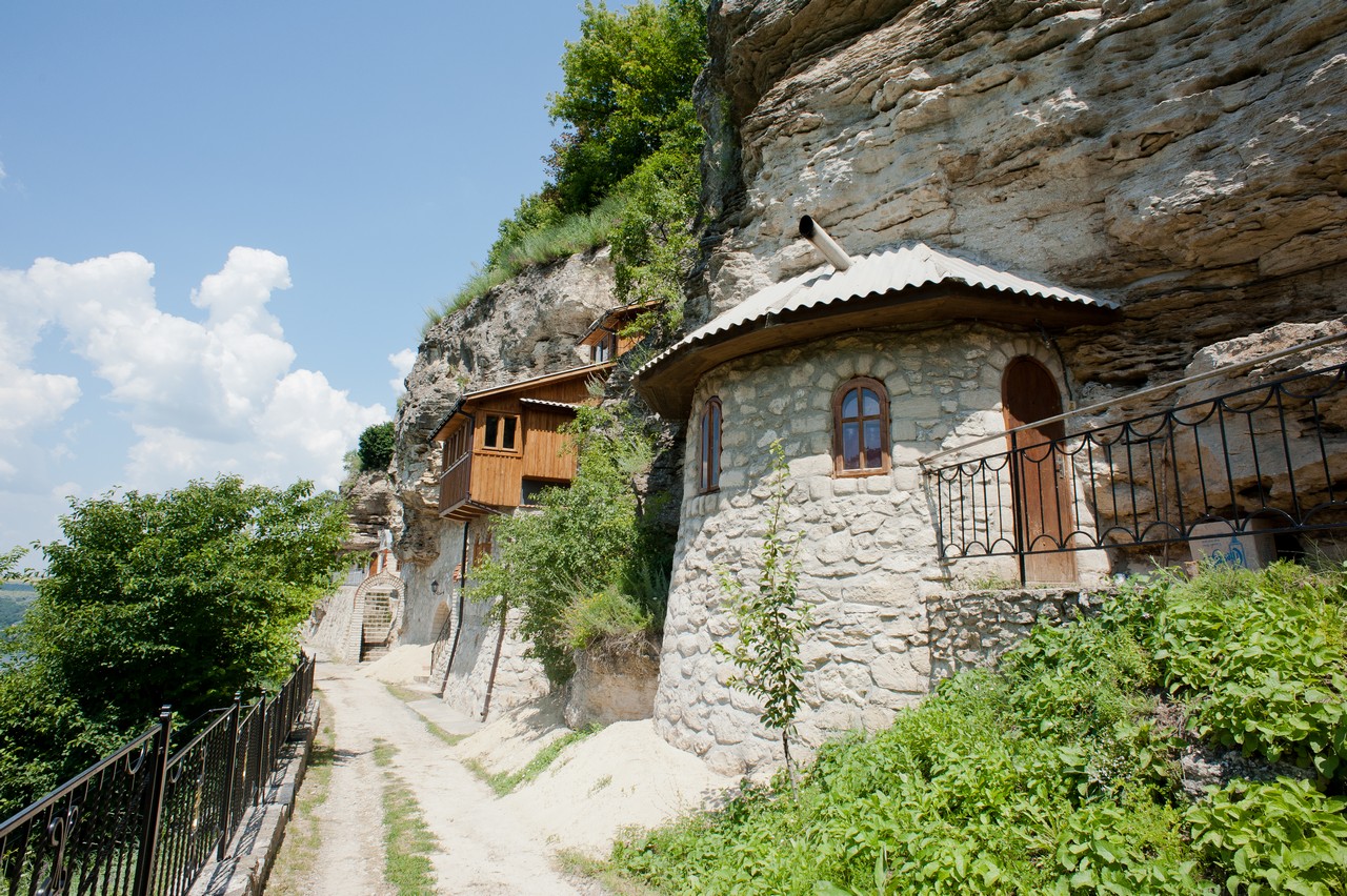 Свято-Миколаївський печерний чоловічий монастир