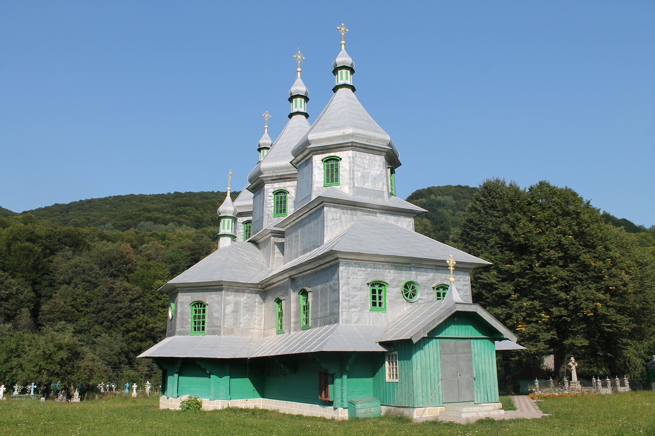 Миколаївська церква та капличка