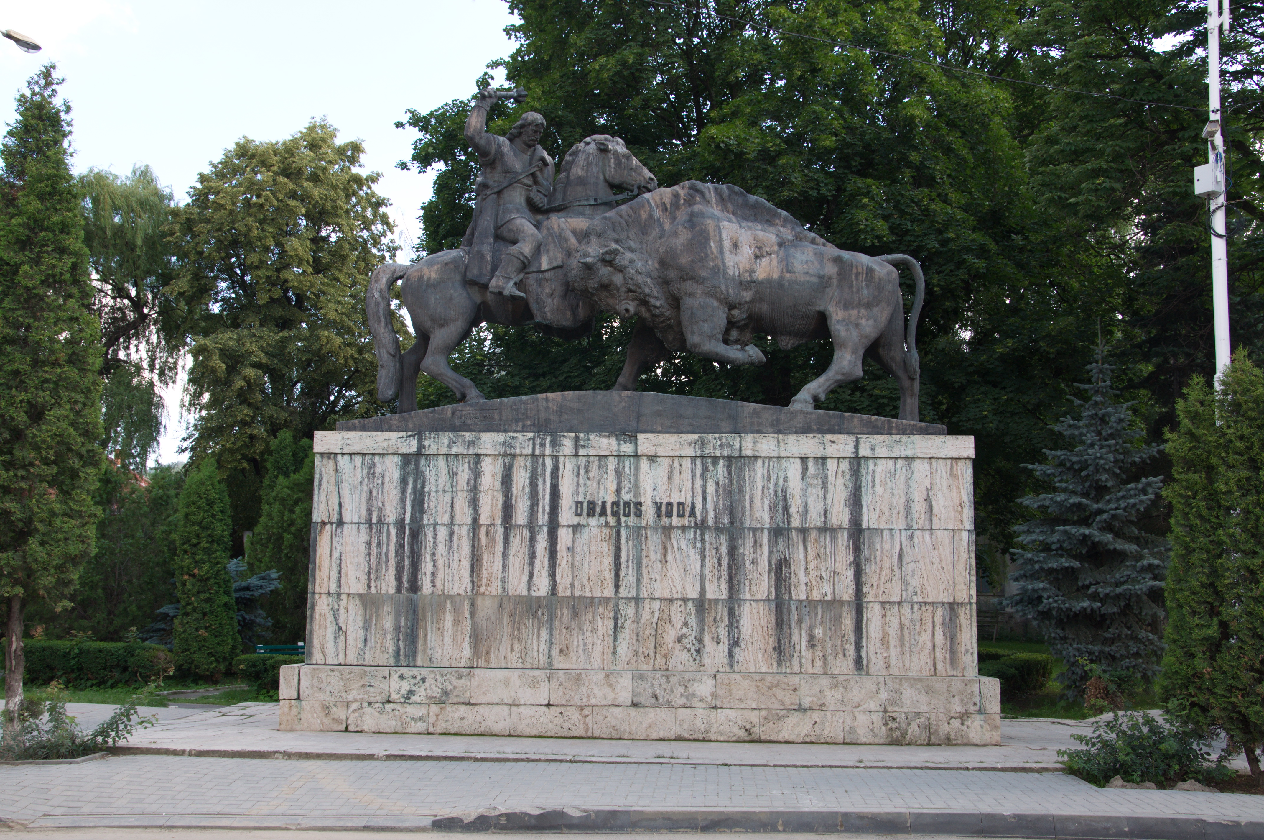 Monumentul statuar „Dragoș Vodă și Zimbrul”